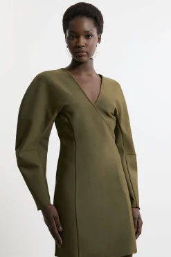 Robe Moulante Mini À Manches Longues Et Bandage Tricoté Avec Épaules Structurées