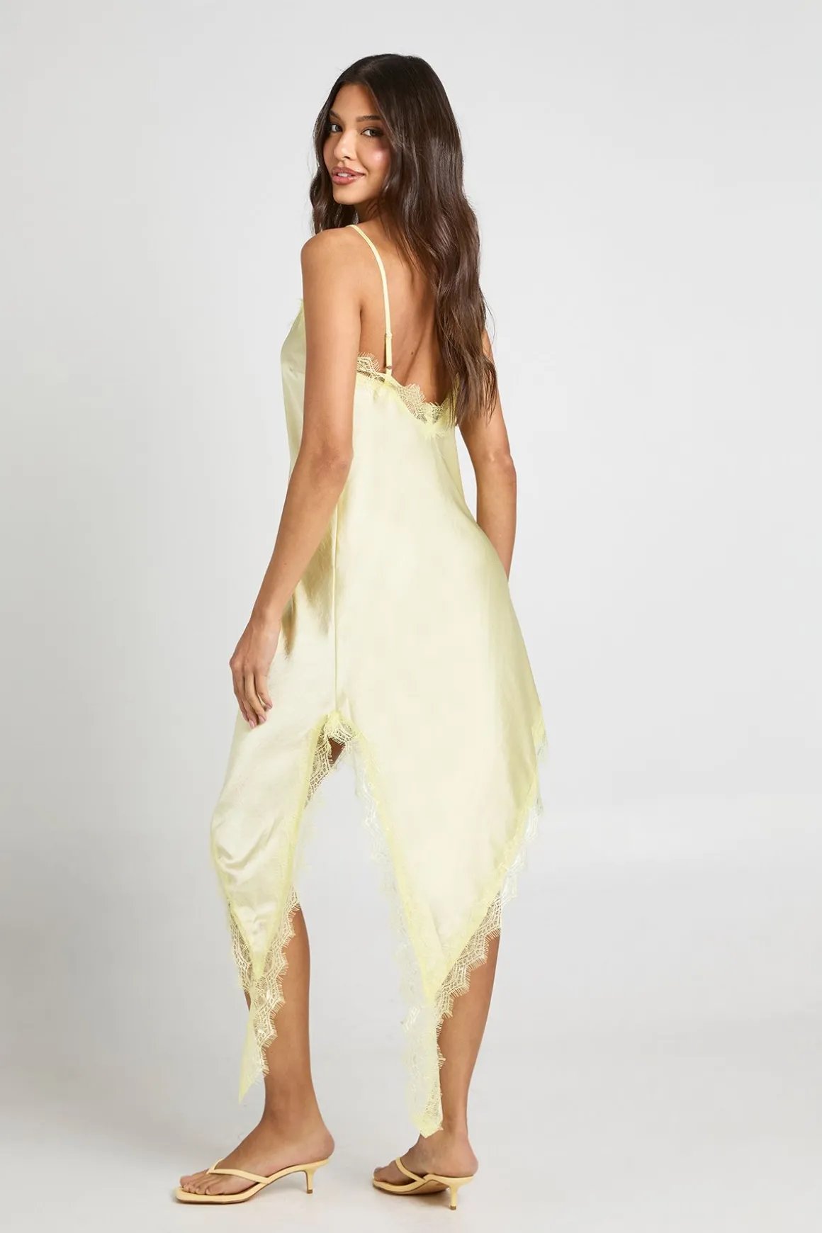 Robe Nuisette Asymétrique En Satin Et Dentelle