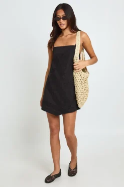 Robe Nuisette À Bretelles Fines Avec Encolure Carrée Et Broderie