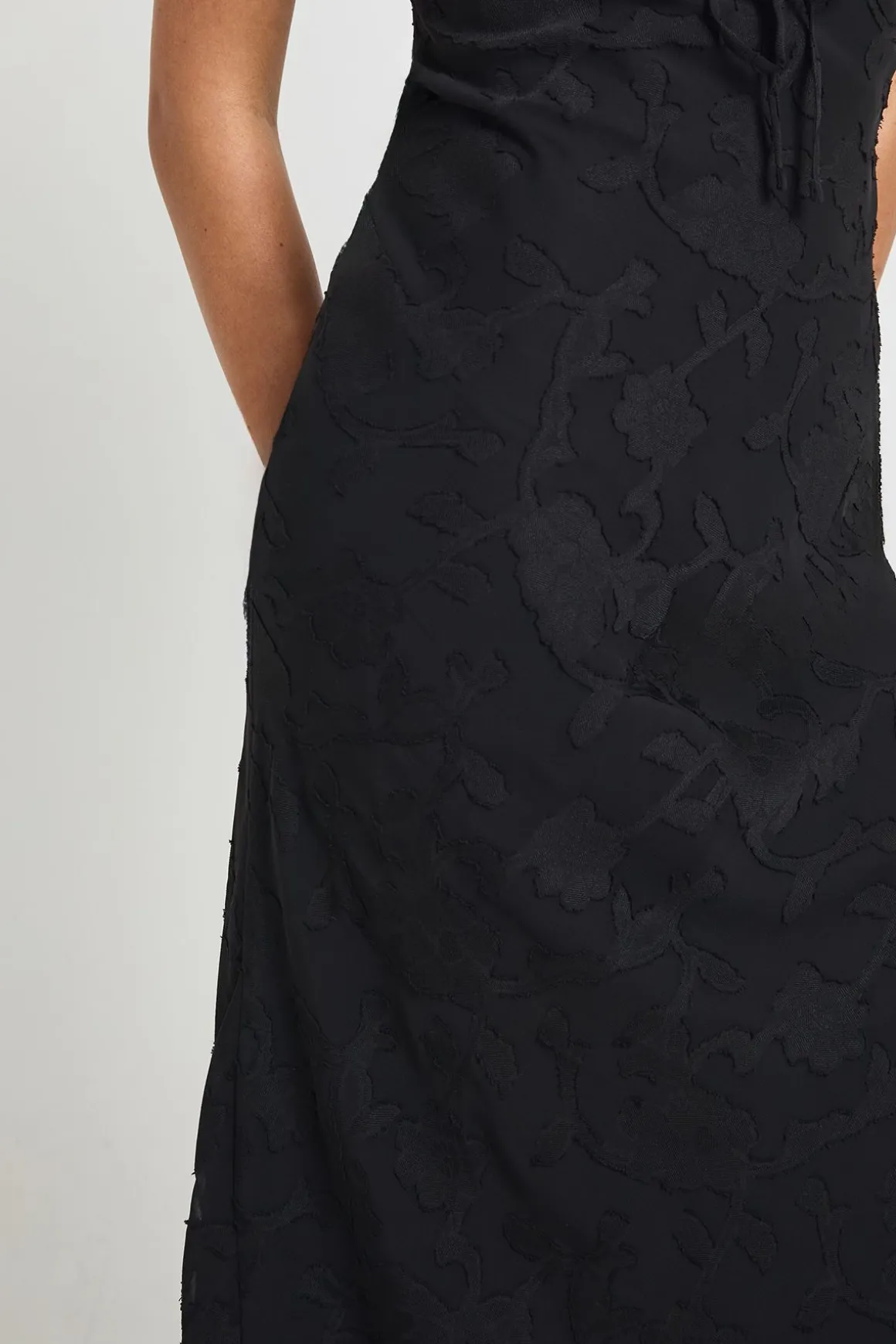 Robe Nuisette à Bretelles Volantées Motif Floral Dévoré