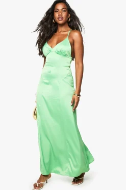 Robe nuisette en satin à bretelles croisées