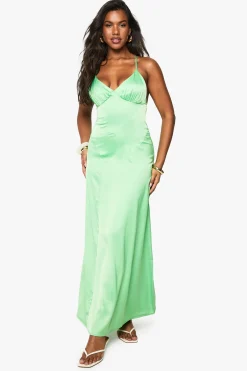 Robe nuisette en satin à bretelles croisées