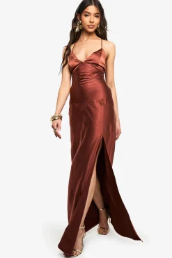Robe nuisette maxi en satin à dos croisé
