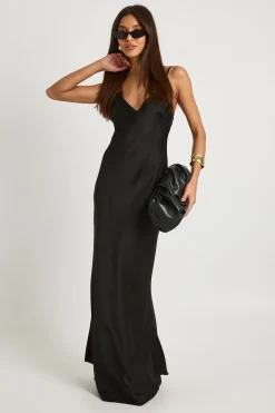 boohoo Robe nuisette maxi en satin à encolure en V<Femme Satin Et Dentelle|Robes