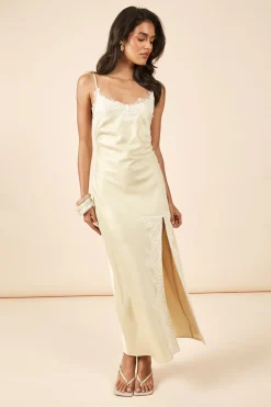 boohoo Robe Nuisette Mi-longue En Satin Et Dentelle<Femme Satin Et Dentelle|Robes Bal De Promo