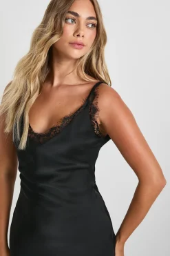 Robe nuisette à ourlet en dentelle