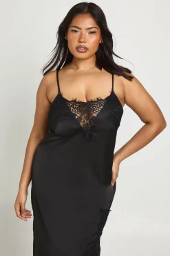 boohoo Robe Nuisette Satinée Grande Taille Avec Détails De Dentelle Contrastante<Femme Robes Moulantes|Satin Et Dentelle