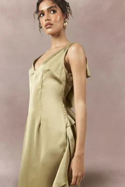 Robe Nuisette Satinée Mate À Volant Au Dos