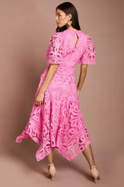 Robe à Ourlet Mouchoir en Dentelle Appliquée