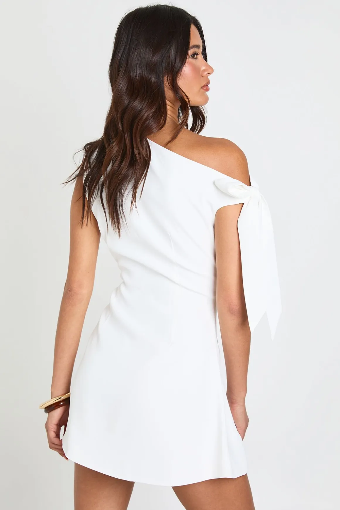Robe Patineuse Ajustée Asymétrique À Épaule Nouée