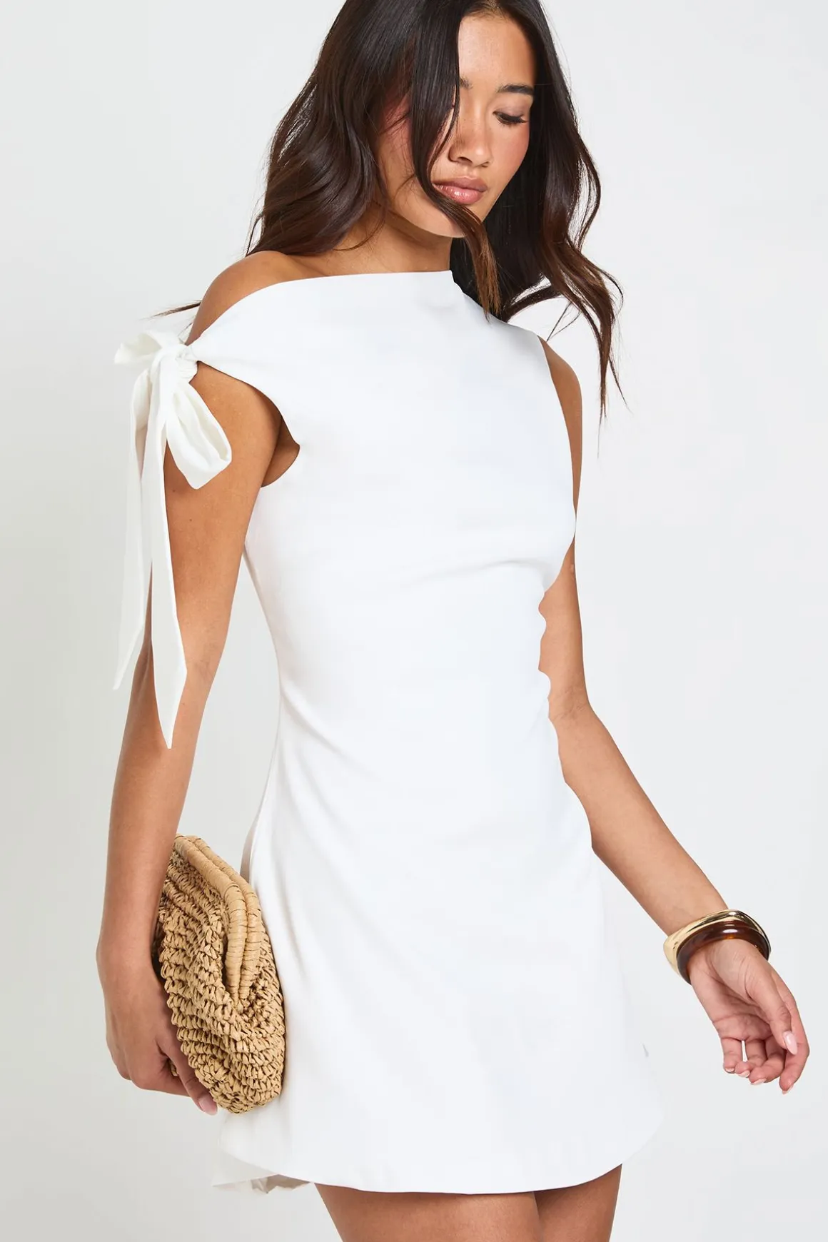 Robe Patineuse Ajustée Asymétrique À Épaule Nouée