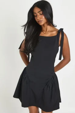 boohoo Robe Patineuse Ajustée À Épaules Nouées<Femme Robes Patineuses|Robes