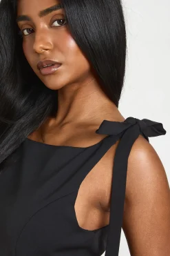 boohoo Robe Patineuse Ajustée À Épaules Nouées<Femme Robes Patineuses|Robes