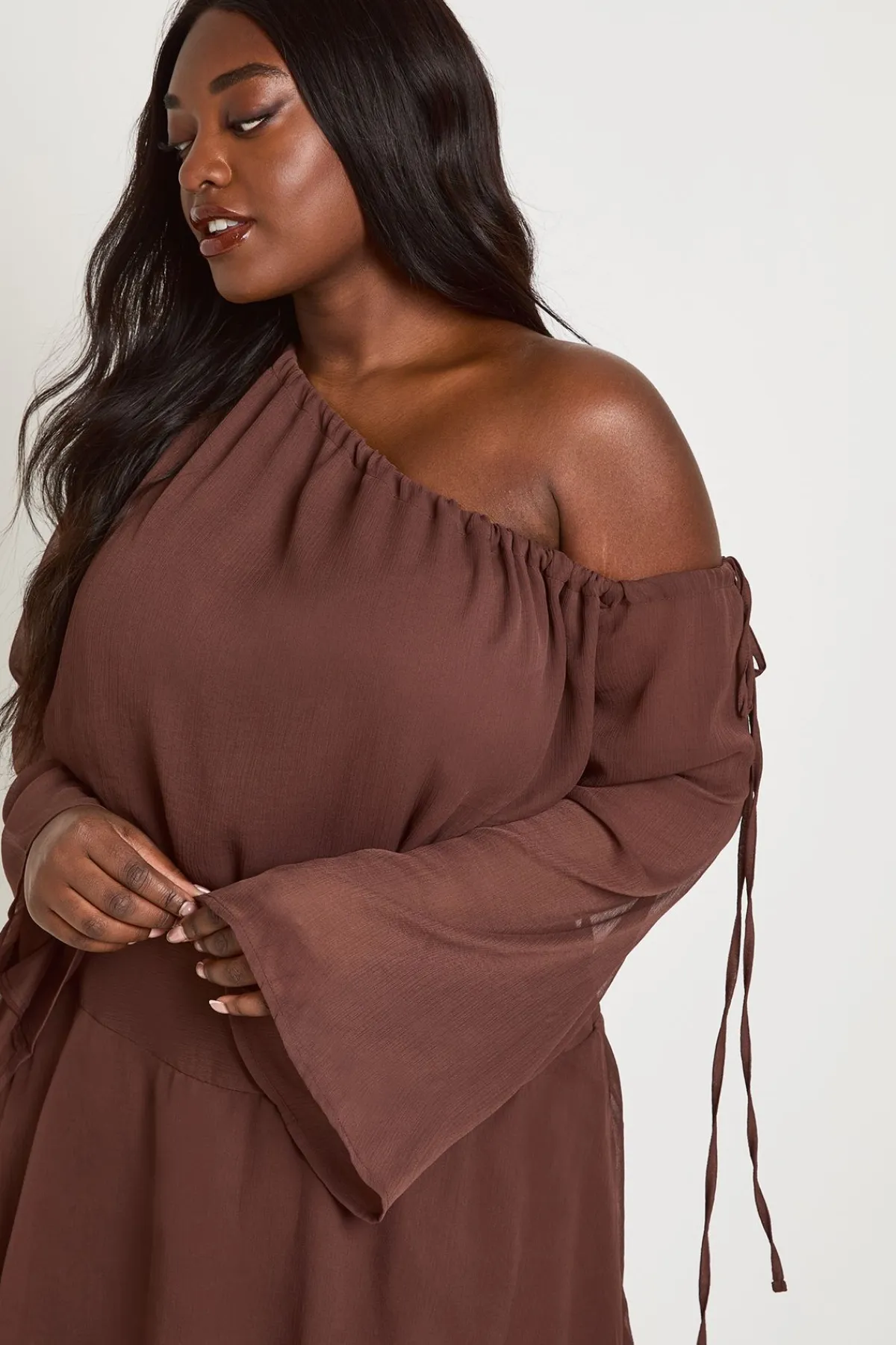 boohoo Robe Patineuse Asymétrique En Mousseline Grande Taille<Femme Looks Chocolat|Robes Patineuses