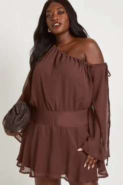 boohoo Robe Patineuse Asymétrique En Mousseline Grande Taille<Femme Looks Chocolat|Robes Patineuses