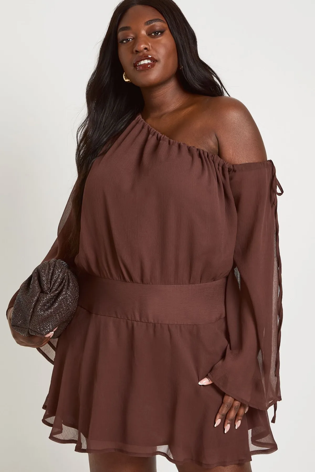 boohoo Robe Patineuse Asymétrique En Mousseline Grande Taille<Femme Looks Chocolat|Robes Patineuses