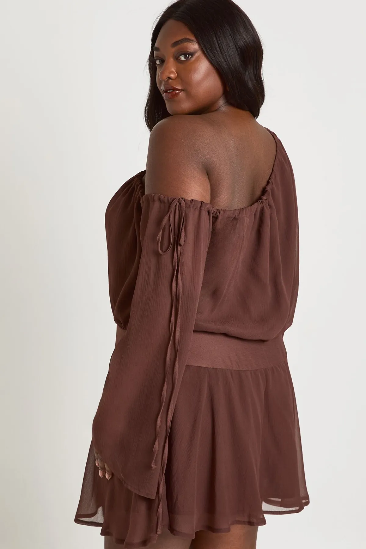 boohoo Robe Patineuse Asymétrique En Mousseline Grande Taille<Femme Looks Chocolat|Robes Patineuses
