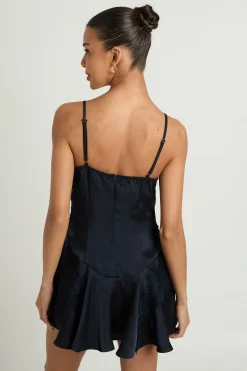 Robe Patineuse À Bretelles En Satin Avec Bordure En Dentelle Et Ourlet À Godets