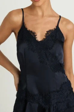 Robe Patineuse À Bretelles En Satin Avec Bordure En Dentelle Et Ourlet À Godets