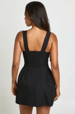 Robe Patineuse Cintrée À Décolleté Cœur