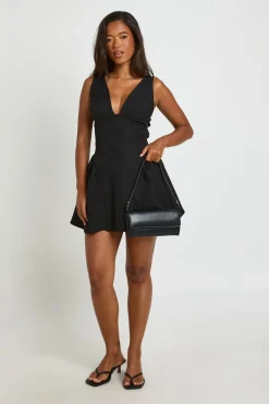 Robe Patineuse Cintrée À Décolleté Cœur