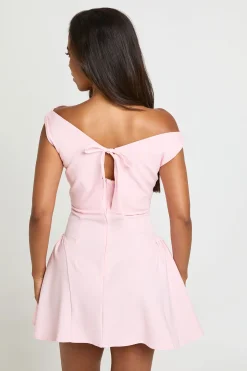 boohoo Robe Patineuse Cintrée À Encolure Drapée Asymétrique<Femme Robes Patineuses|Robes