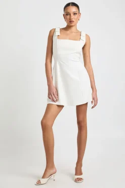 Robe Patineuse à Col Carré et Épaules Nouées