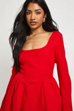 Robe patineuse à corset structurée