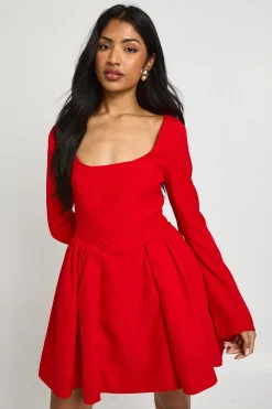 Robe patineuse à corset structurée