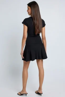 Robe Patineuse Côtelée À Manches Courtes Et Ourlet Asymétrique