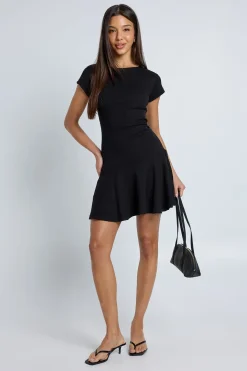 Robe Patineuse Côtelée À Manches Courtes Et Ourlet Asymétrique
