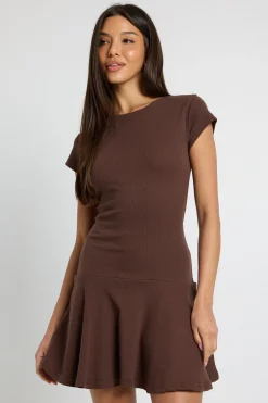 Robe Patineuse Côtelée À Ourlet Tombant Et Manches Courtes