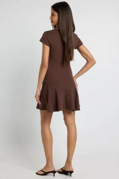 Robe Patineuse Côtelée À Ourlet Tombant Et Manches Courtes