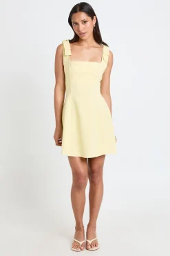 Robe Patineuse À Encolure Carrée Et Bretelles Nouées
