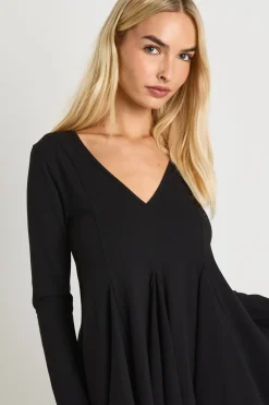 Robe patineuse à encolure ronde et ourlet à godet