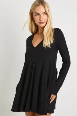 Robe patineuse à encolure ronde et ourlet à godet