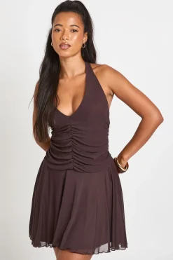 boohoo Robe Patineuse En Mesh À Encolure Américaine Avec Fronces Sur Le Devant<Femme Looks Chocolat|Robes Patineuses