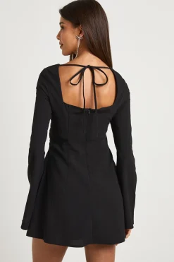 boohoo Robe patineuse en mélange de satin à manches évasées<Femme Satin Et Dentelle|Robes Patineuses