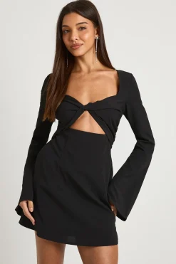 boohoo Robe patineuse en mélange de satin à manches évasées<Femme Satin Et Dentelle|Robes Patineuses