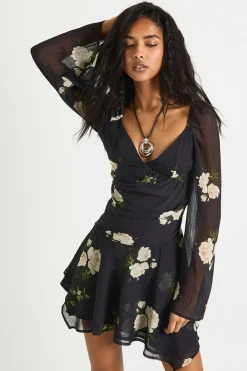 boohoo Robe patineuse fleurie, ruchée, à encolure cœur et plissée<Femme Robes Patineuses|Robes Bohème