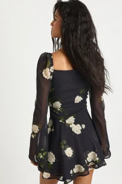 boohoo Robe patineuse fleurie, ruchée, à encolure cœur et plissée<Femme Robes Patineuses|Robes Bohème