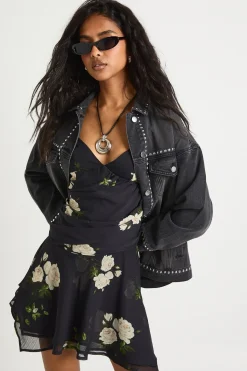 boohoo Robe patineuse fleurie, ruchée, à encolure cœur et plissée<Femme Robes Patineuses|Robes Bohème