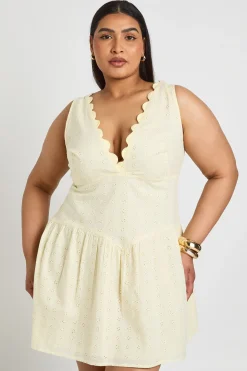 Robe Patineuse Grande Taille À Corsage Broderie Anglaise Et Encolure Festonnée