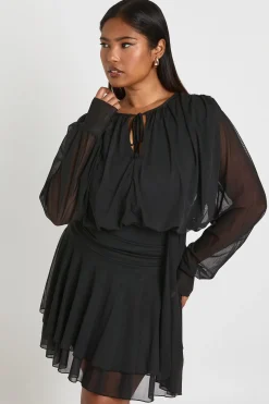 boohoo Robe Patineuse Grande Taille à Nœud Devant et Ourlet Asymétrique<Femme Robes Patineuses|Robes À Manches Longues