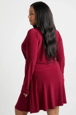 boohoo Robe patineuse grande taille à manches longues avec fronces sur le côté et panneau à la taille<Femme Robes Patineuses|Robes À Manches Longues