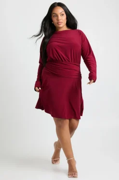 boohoo Robe patineuse grande taille à manches longues avec fronces sur le côté et panneau à la taille<Femme Robes Patineuses|Robes À Manches Longues