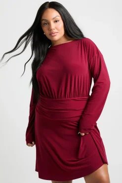 boohoo Robe patineuse grande taille à manches longues avec fronces sur le côté et panneau à la taille<Femme Robes Patineuses|Robes À Manches Longues