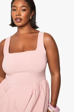 boohoo Robe patineuse grande taille à encolure carrée et froncée<Femme Robes Patineuses|Robes