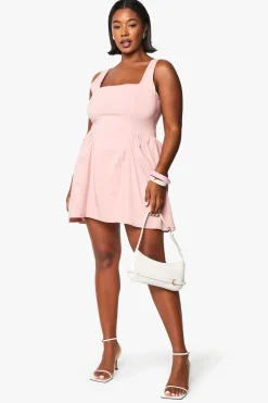 boohoo Robe patineuse grande taille à encolure carrée et froncée<Femme Robes Patineuses|Robes