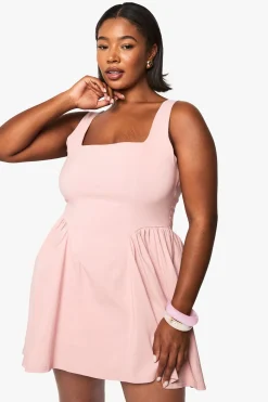 boohoo Robe patineuse grande taille à encolure carrée et froncée<Femme Robes Patineuses|Robes